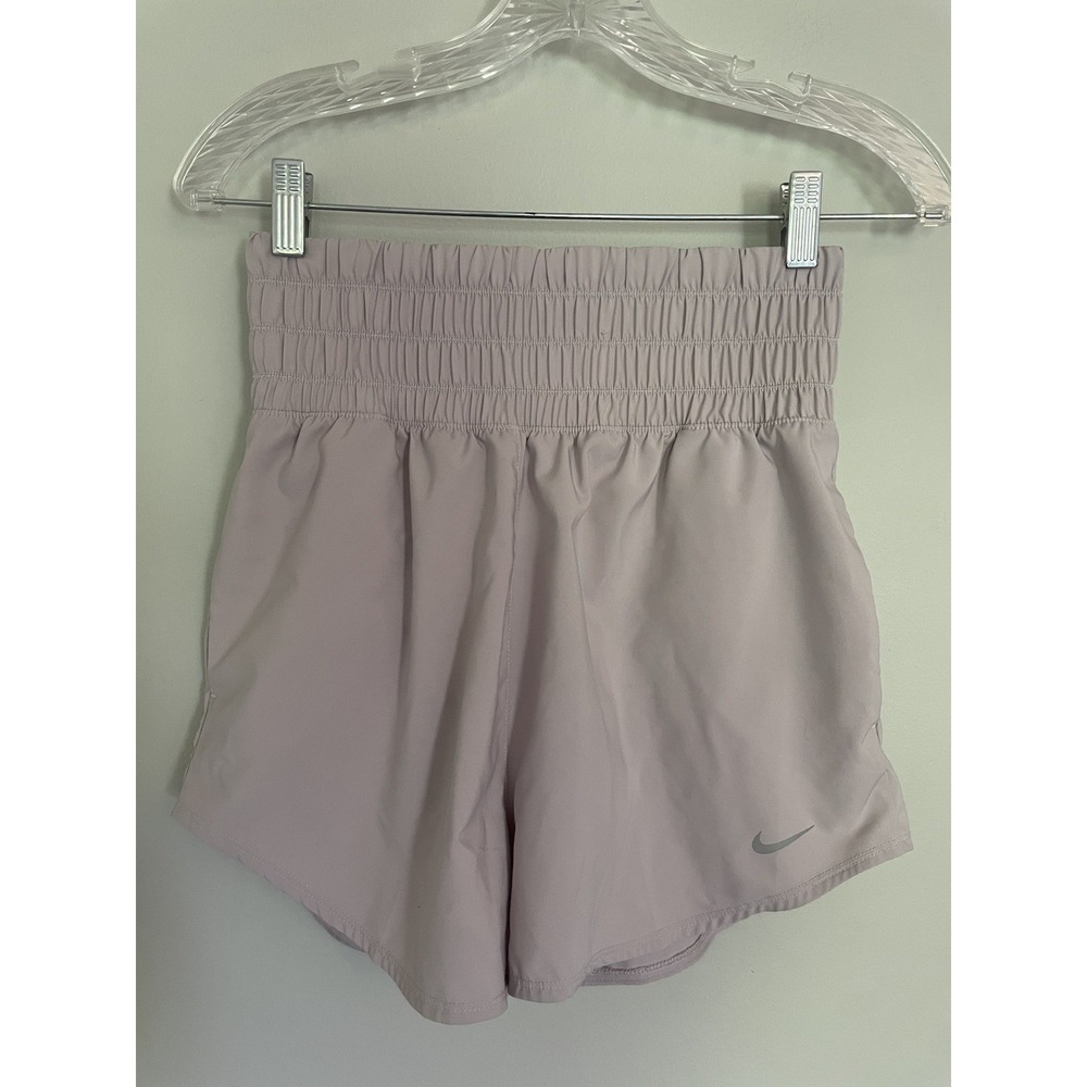 Nike One Women's Dri-FIT Ultra High-Waisted 3" Brief-Lined Shorts Size Small.